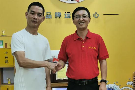 熱烈歡迎漢朝酒業(yè)來(lái)‘真龍?zhí)熳硬琛瘏⒂^考察! 熱烈歡迎漢朝酒業(yè)來(lái)‘真龍?zhí)熳硬琛瘏⒂^考察!