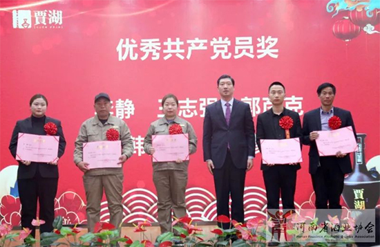 回顧2021,展望2022!賈湖酒業(yè)集團(tuán)未來(lái)將推進(jìn)高質(zhì)量發(fā)展新征程! 回顧2021,展望2022!賈湖酒業(yè)集團(tuán)未來(lái)將推進(jìn)高質(zhì)量發(fā)展新征程!