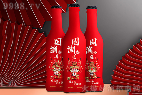 國潮當道黑加侖動力火車酒吧蘇打酒 國潮當道黑加侖動力火車酒吧蘇打酒