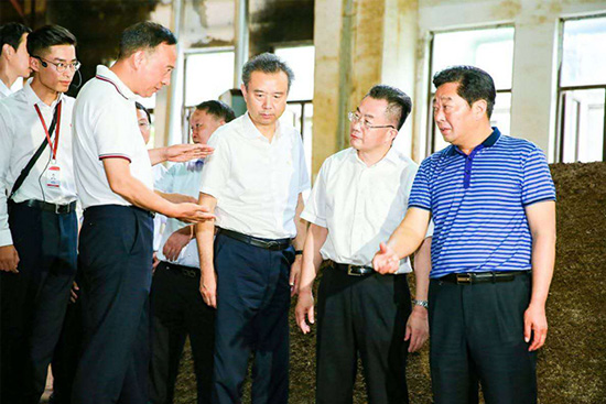五糧液集團(tuán)董事長(zhǎng)李曙光調(diào)研郎酒莊園